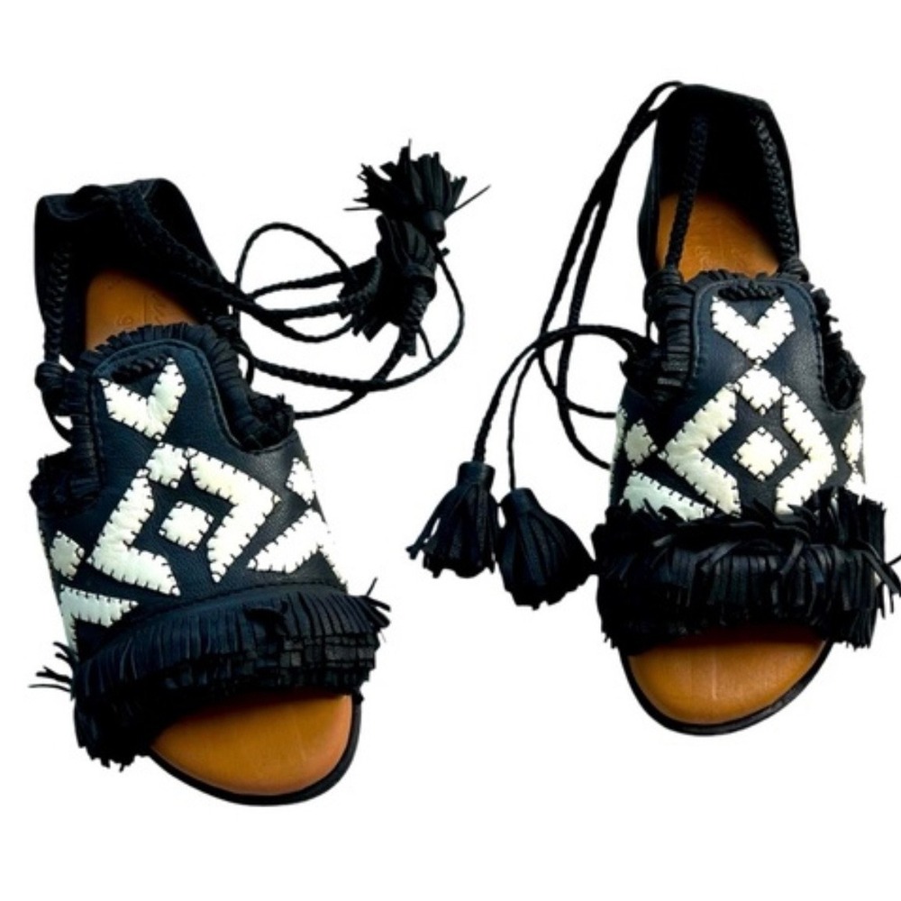 Urban Zen x Gentle Souls Kenneth Cole The Rafine Leather Fringe Sandals Black 5M
